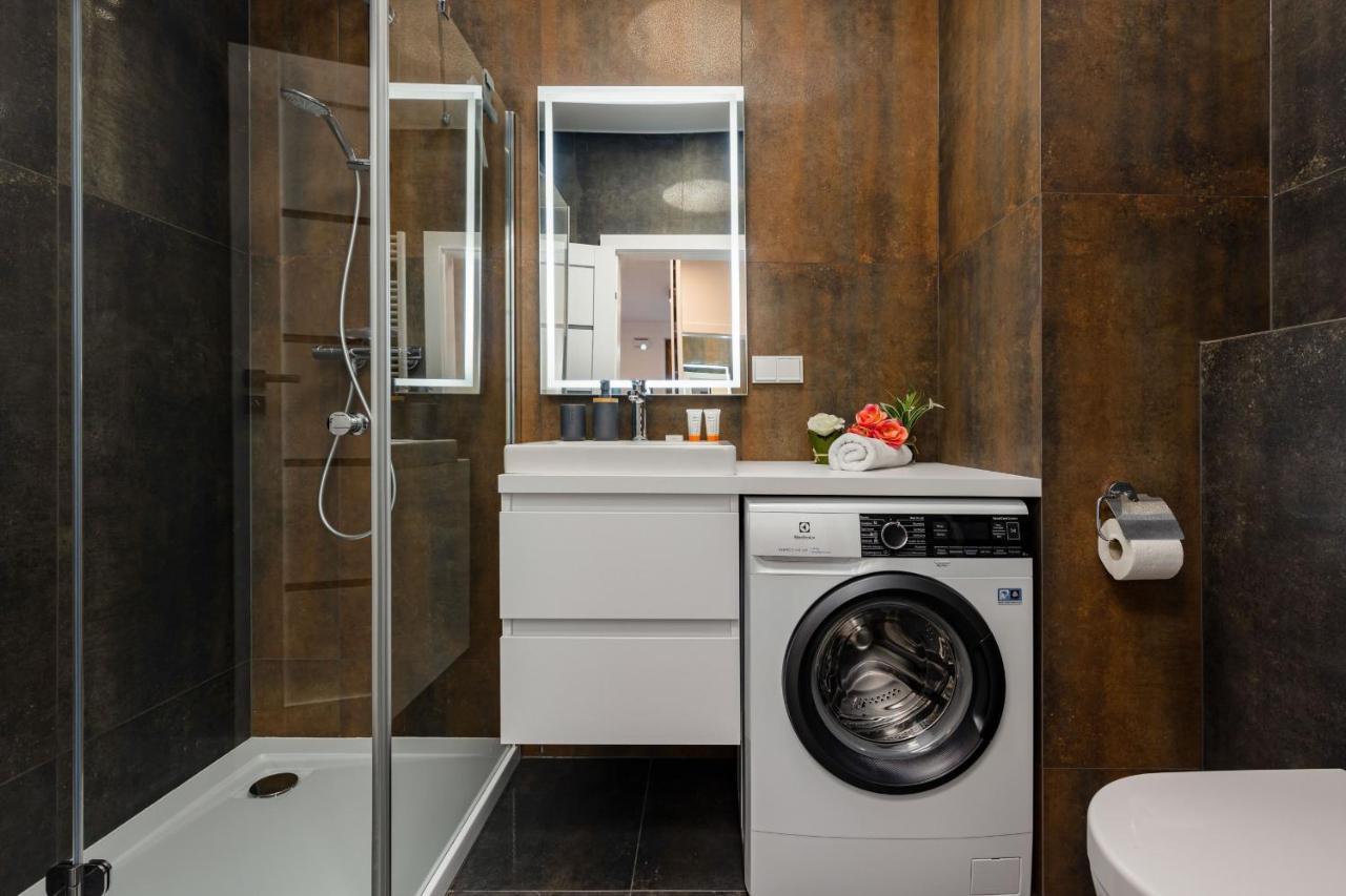 Srodmiescie Warsaw Muranow Apartments With Parking By Noclegi Renters エクステリア 写真