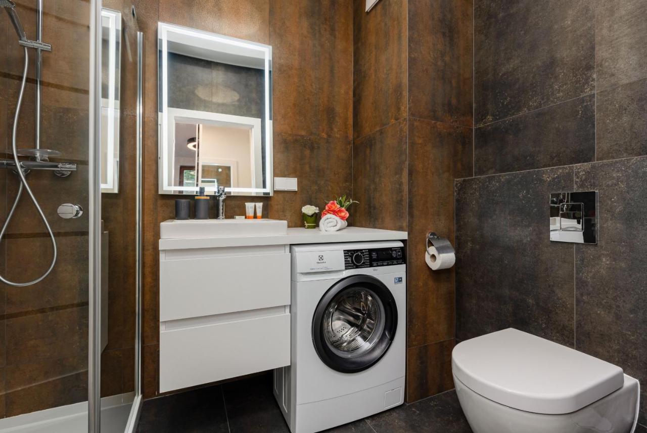 Srodmiescie Warsaw Muranow Apartments With Parking By Noclegi Renters エクステリア 写真