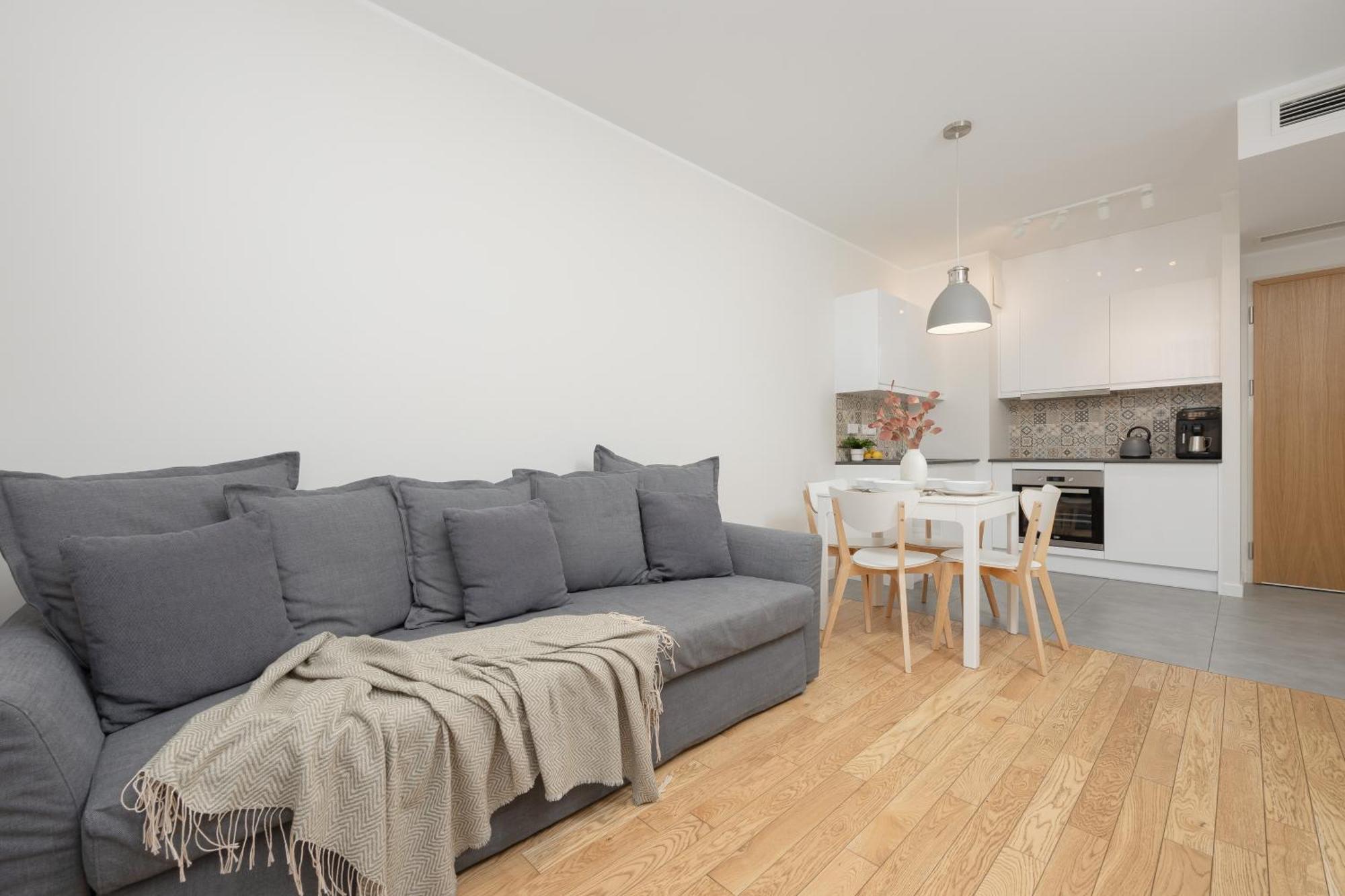Srodmiescie Warsaw Muranow Apartments With Parking By Noclegi Renters エクステリア 写真